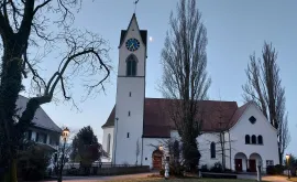 Ref. Kirche Uetikon am See (Foto: M. Corrodi): Ref. Kirche Uetikon am See 2020. Frontansicht.